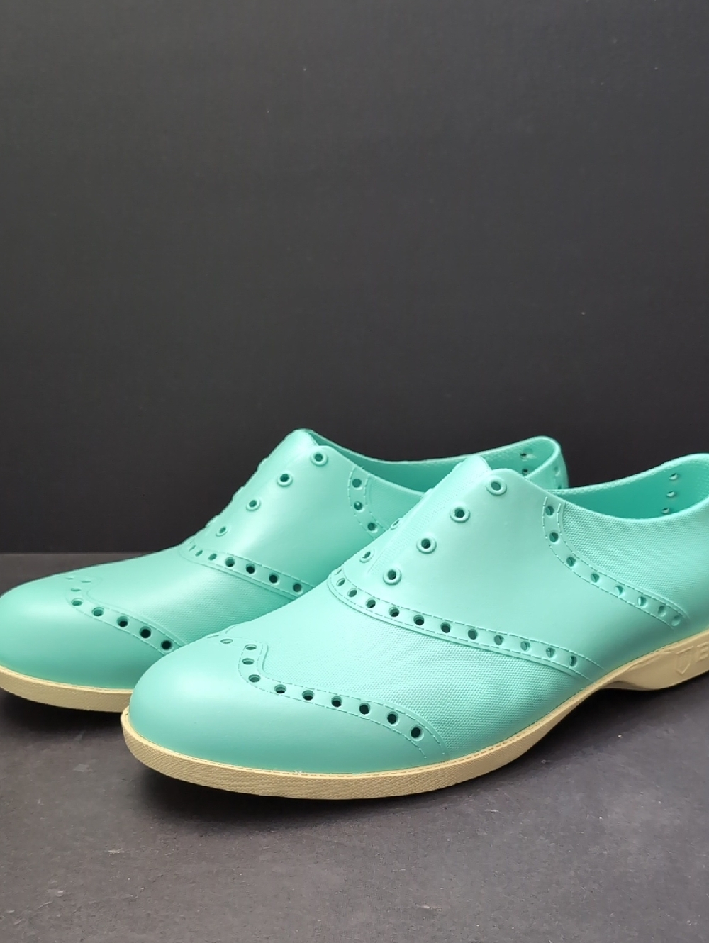 Biion Men's Slip-on Teal Golf Shoes,Size 9M.